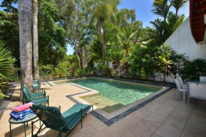 The Condo - A Spacious Villa Near Beach and Town